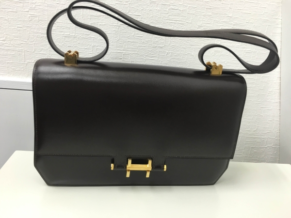 『ＨＥＲＭＥＳ　エルメス　コンスタンス』をお買取りさせて頂きました。