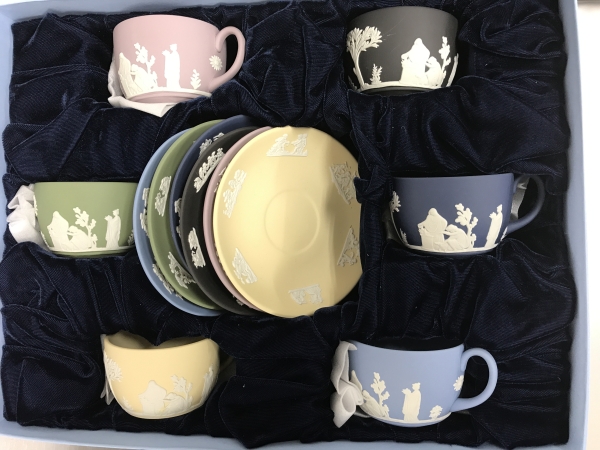 「ウェッジウッド   カップ＆ソーサー セット」をお買取りさせ頂きました。　