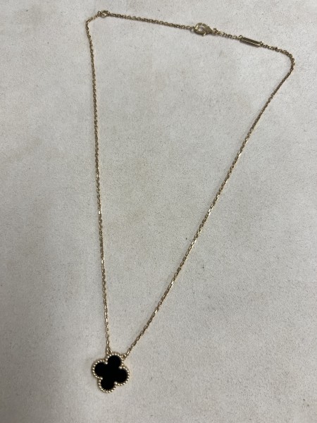 高価買取中！「ヴァンクリーフ＆アーペル　アルハンブラ 」をお買取り致しました。