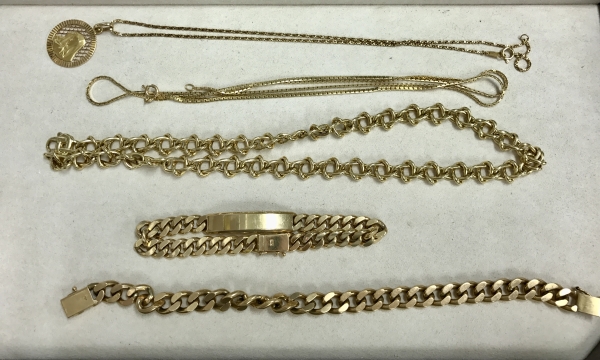 金高騰中！金　K18　アクセサリーをお買取り致しました。