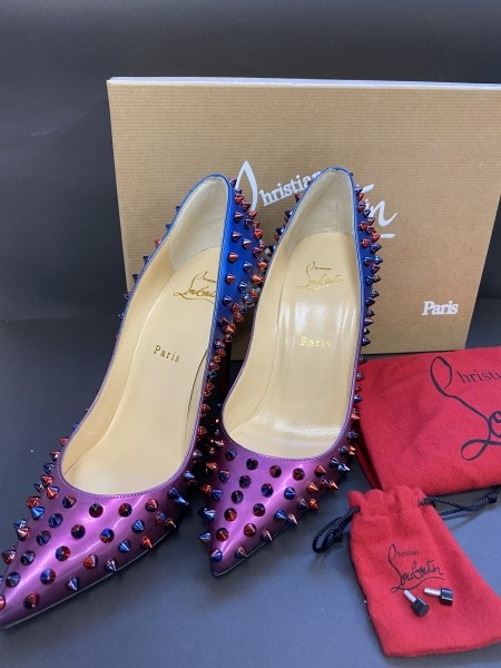 『 クリスチャンルブタン 』パンプスをお買取り致しました。