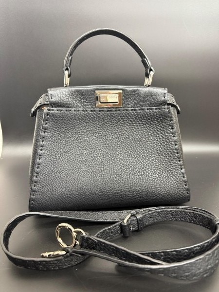 高価買取中！『FENDI フェンディ ミニピーカブーセレリア バッグ レザー』をお買取り致しました。