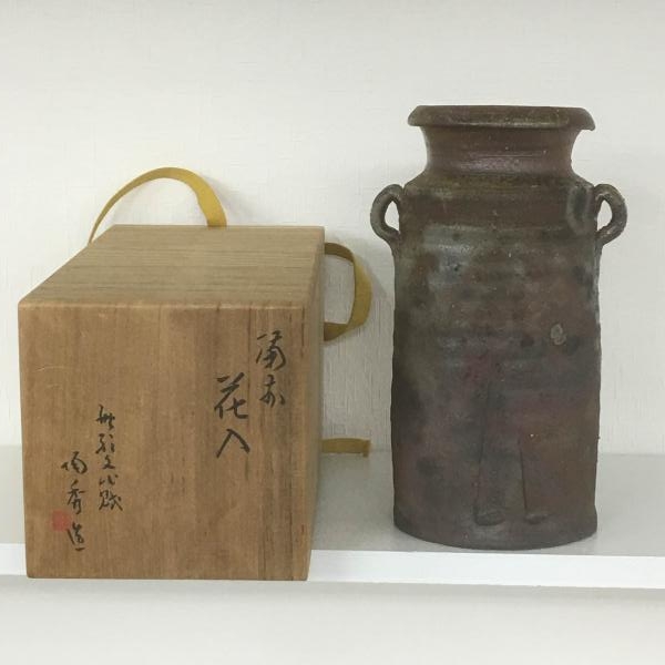備前焼の花入れ